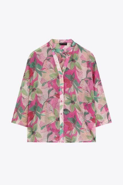 Chemise imprimée tendance pour femme – Un look audacieux et élégant à porter en toute saison.