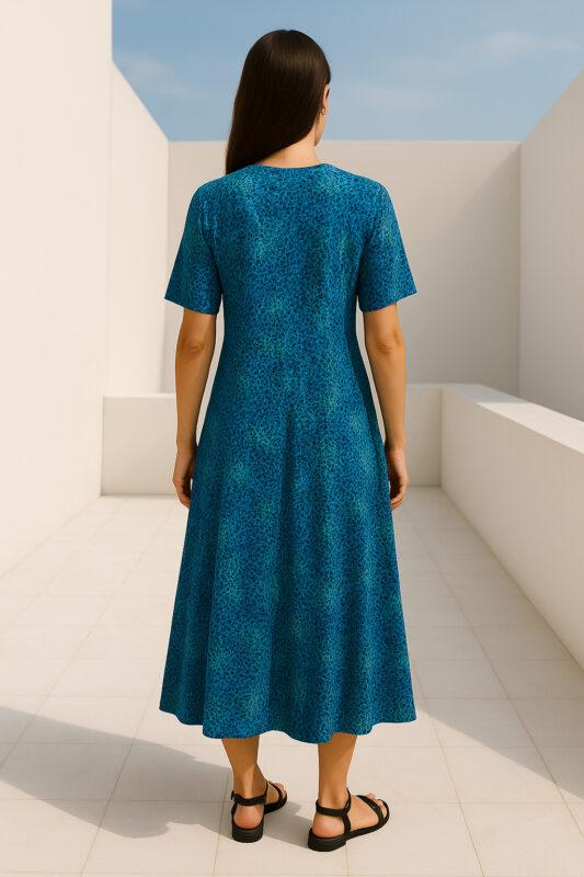 Robe bleue élégante femme en tissu léger, coupe fluide, parfaite pour soirée ou journée estivale