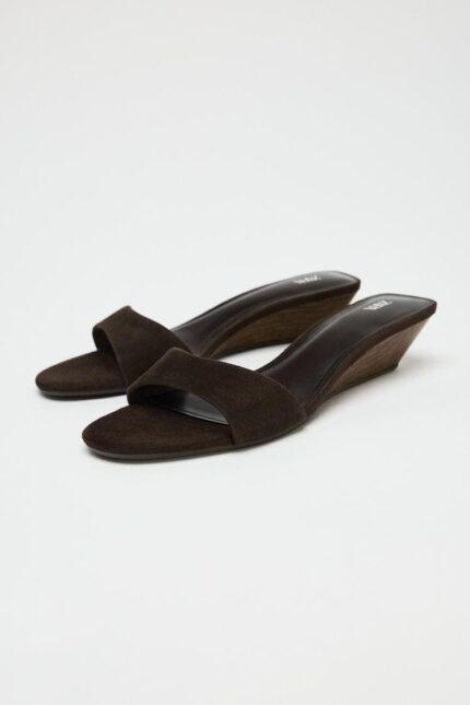 Sandales marron femme élégantes et confortables, style naturel et polyvalent